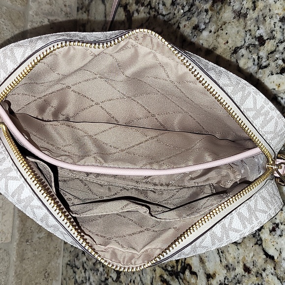 Michael Kors Jet Set Logo Crossbody - Picture 12 of 13